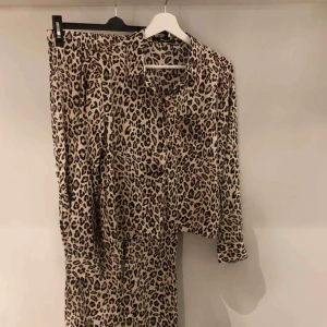  - Pyjamasset från Bik Bok i storlek XS, endast provat