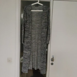  - Knappt använd kofta 