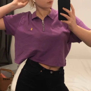  - Vintage Ralph Lauren pikétröja som jag klippt kort! Passar oversized på mig som är ungefär M (180cm lång) FRI FRAKT!!