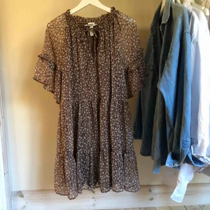  - Klänning använd endast en gång! 