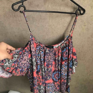  - Fint topp som passar perfekt nu till sommaren:)