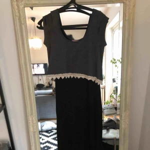  - Fin klänning med slitz på sidan