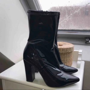  - Snygga boots/klackar. Säljer då dom är för små, Priset kan diskuteras.