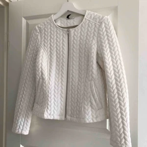  - Fin kofta från H&M.   Kan fraktas 🌸