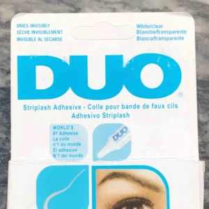  - Helt oöppnat och Oanvänt DUO lim, råkade köpa två så säljer den andra! 