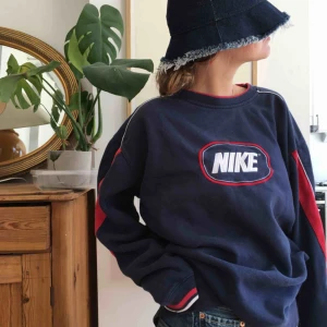  - Jättesnygg trendig oversized Nike tröja i fint skick🌸