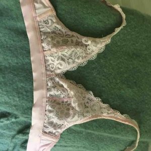  - Jättesnygg brallet i nyskick. 