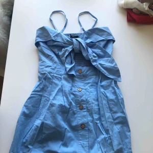  - Oanvänd sommarklänning