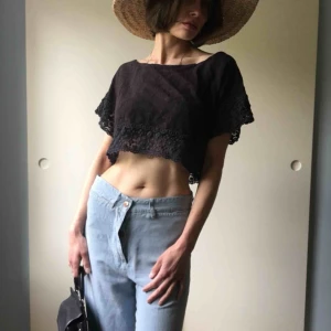 Crop topp virkad svart - Crop topp magtröja från Twist & Tango