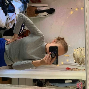  - Polotröja från boohoo som jag aldrig använt, den sitter bra och är i jätte mjukt o skönt material, säljer då jag inte passar i grått. Frakt ligger på ca 25/30 kr men kan även mötas upp i centrala uppsala💜