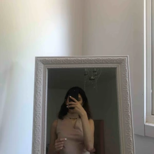  - Knappt använd topp i gammalrosa. Passar till jeans som kjolar! 