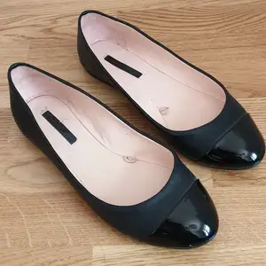 Barely used ballerinas from Zara, their trafaluc collection. Quite elegant and cute, but as it turns out my feet are too wide for them. 😋