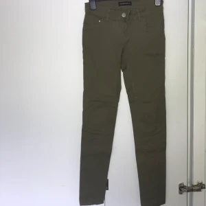 Jeans - Khaki jeans.