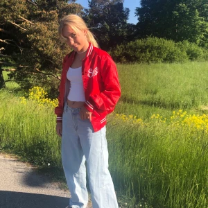 Wide leg jeans - Säljer mina wide leg jeans från Junkyard då jag har många liknande. De passar från storlek XS-M beroende på hur man vill att de ska sitta. Bild nummer 1 XS/S och bild 3 S/M. Skriv privat för fler frågor. De är i jättebra skick. Buda från 330 kr!! 💓💓