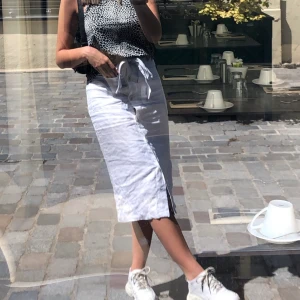 Kjol - Säljer denna fina kjol då jag inte kan ha den längre 