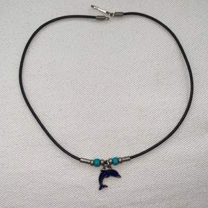 Handgjord delfin halsband 🐬🐬 20kr+ frakt