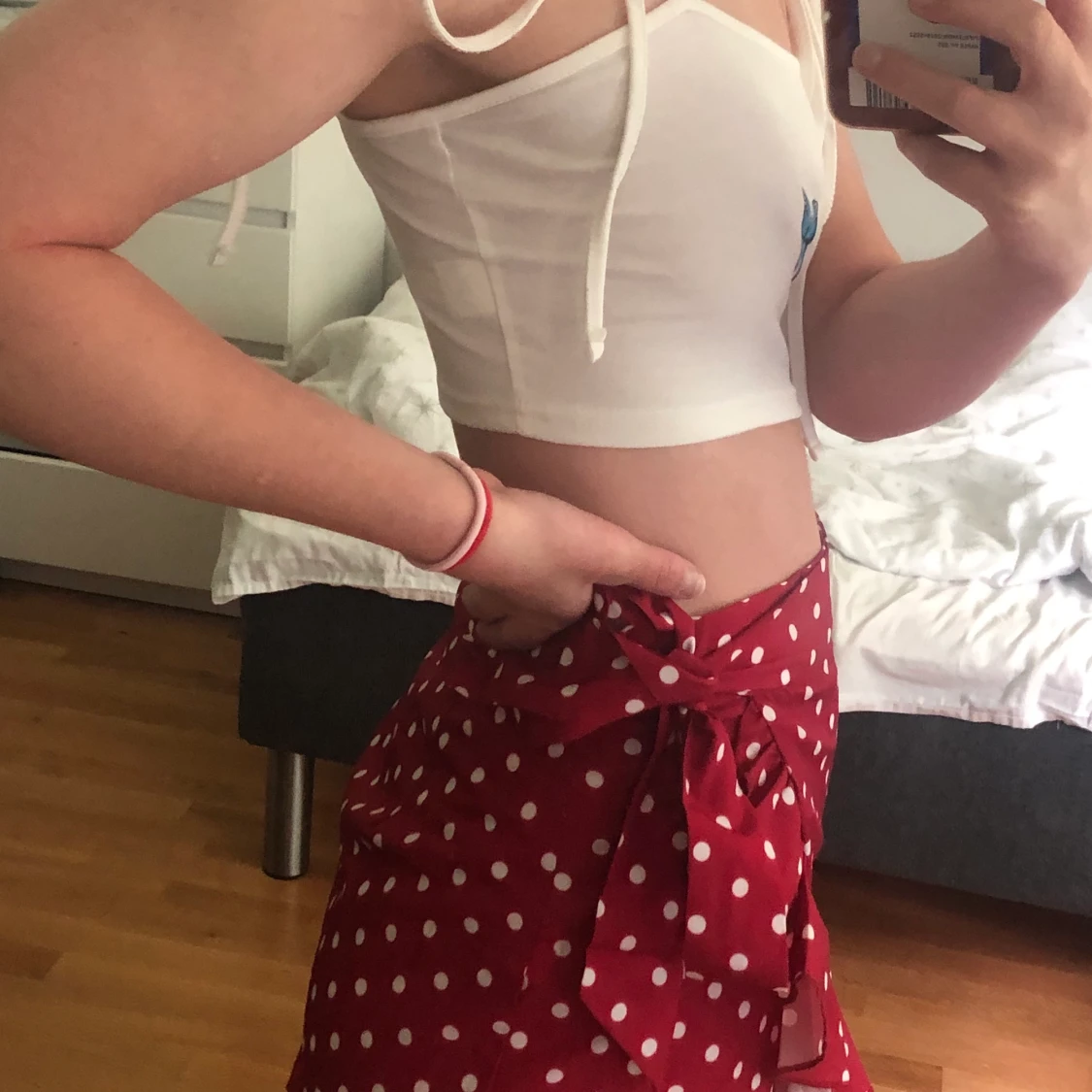 Gullig tröja med fjäriltryck - 90