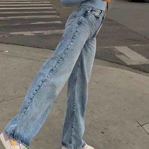  - Säljer mina super fina mom jeans från Gina tricot! Slutsålda averallt! 🤍