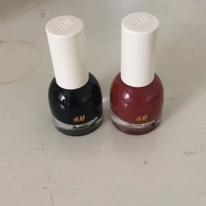 Nagellack - Två oanvända nagellack. Roströd och mörkblå