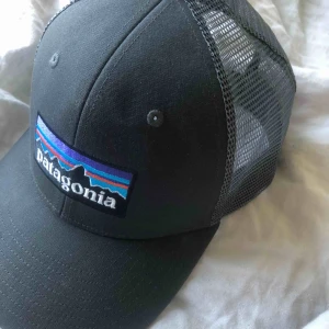  - Säljer min älskade mörkgröna patagonia keps! Nästan helt oandvänd!