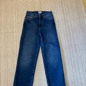 Jeans - Straight jeans, köpta på lager157 för 300kr. Säljer då jag har liknande jeans. Använda 2 ggr. Pris: 120 + frakt!