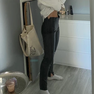 Skinn/läderbyxor!! - Fett snygga läder/skinnbyxor (fake såklart) från Zara! 💓💓💓
