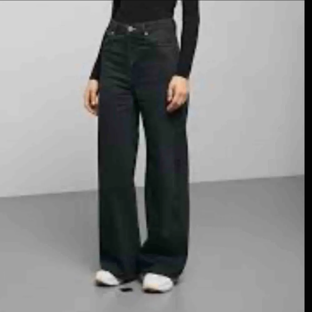 Weekday jeans I storlek 27/32 modell ace 🥰 köparen står för frakt. Jeans & Byxor.