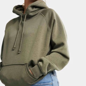 - Säljer min militärgröna bikbok hoodie, använd ett fåtal gånger💗 Hör av dig om du undrar över något💗