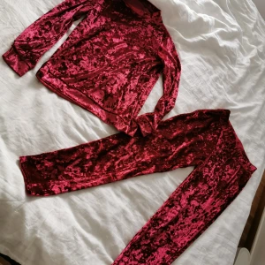 Velvet set - Mysigt set i velvet Storlek S Sparsamt användt 