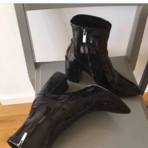  - Jättefina skor som tyvärr inte kommer till användning. :) kan mötas upp i Stockholm 