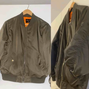  - Köpt jackan från new yorker, använt ett par gånger. 