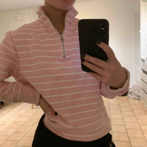  - Tröja från Très Bien köpt i somras , mysigt tröja. 