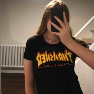  - jättecool trasher t-shirt nypris 300kr, kan mötas upp i göteborg eller fraktas