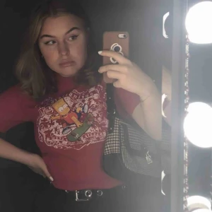  - cool tischa köpt på goodwill, står ingen storlek men uppskattar att det är en small!