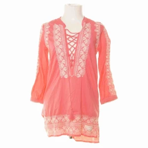  - Oanvänd Odd Molly blus i storlek 0. 100% bomull