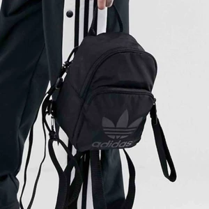  - Jättesöt miniryggsäck från adidas!!! Fri frakt💕