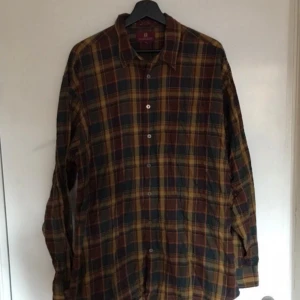  - Säljer denna mönstrade skjorta, stryks självklart innan försäljning! ❤