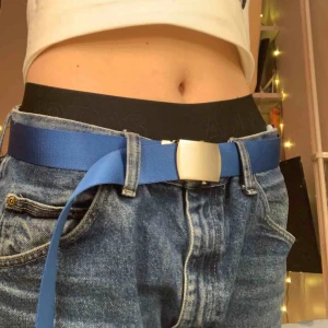  - Blått skärp / bälte från weekday. Perfekt skick
