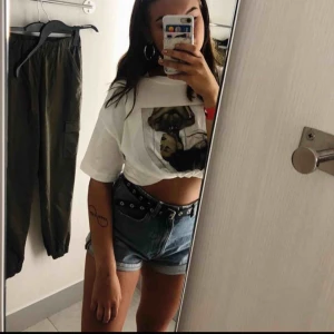  - Ariana grande tröja, super fin o skön i stl S, Köparen står för frakten🥰