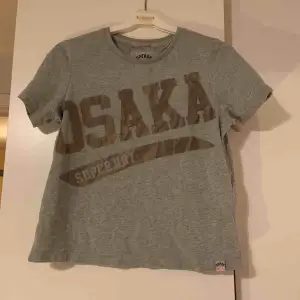 Super snygg t-shirt från superdry. Använd max 2 gånger. Storlek xs men passar även S.