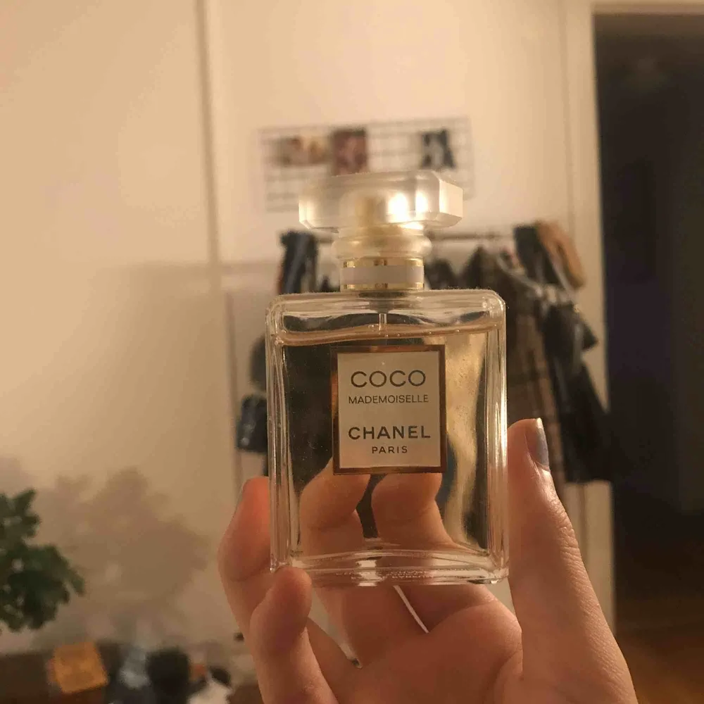 Inte kläder direkt.. men nice som julklapp ex;)  Chanel Coco Mademoiselle, använd kanske 5 gångerr (nypris 1000kr)  . Övrigt.