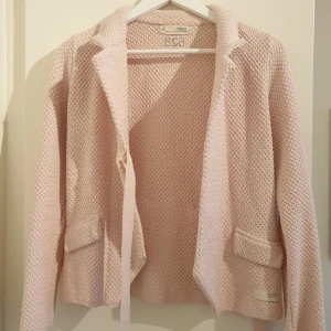  - Rosa Odd Molly kofta. Använd en gång. Frakt tillkommer! 