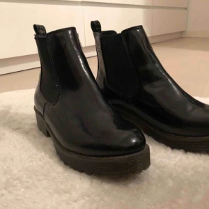  - Säljer dessa oanvända skor från ASOS. Har aldrig använts då min fot är för bred för de. Kan mötas upp💓  