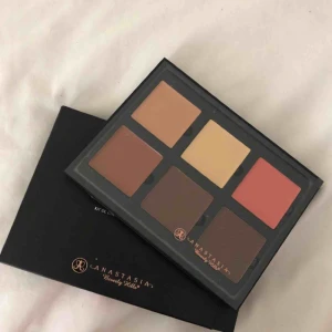  - En jätte fin Anastasia palett som inte kommer till användning hos mig, frakt ingår 😝