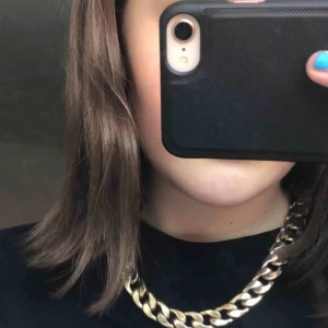  - Säljer ett jätte fint smycke då jag aldrig använder det längre. Frakt tillkommer på 36kr då smycket väger 136g