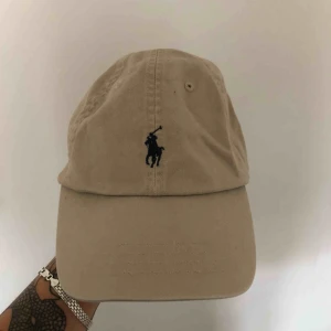  - Polo keps använt ett fåtal gånger, säljer på grund av använder inte! 