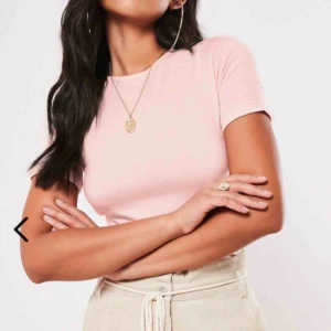  - Helt ny topp , endast testad. Är lite genomskinlig.  Frakt inkluderad i priset