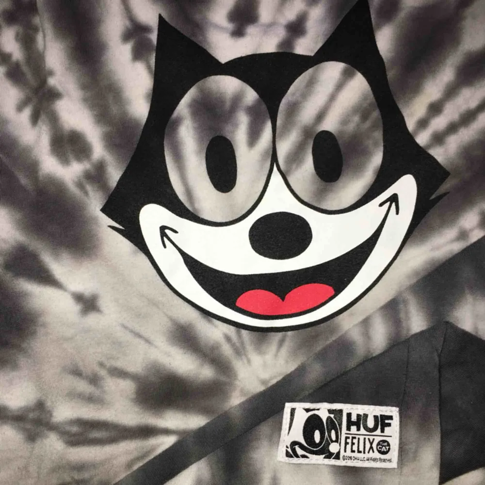 Ball tröja från HUF x Felix the Cat!! . T-shirts.