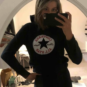  - Snygg hoodie från converse, vet inte om den är äkta men den är super snygg och ser äkta ut och bra kvalite, 150 inklusive frakt