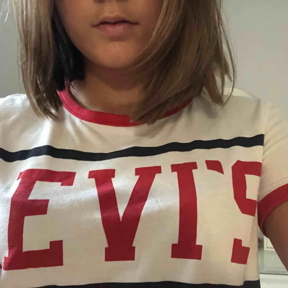 Snygg tröja från Levis, köpare står för frakt. T-shirts.